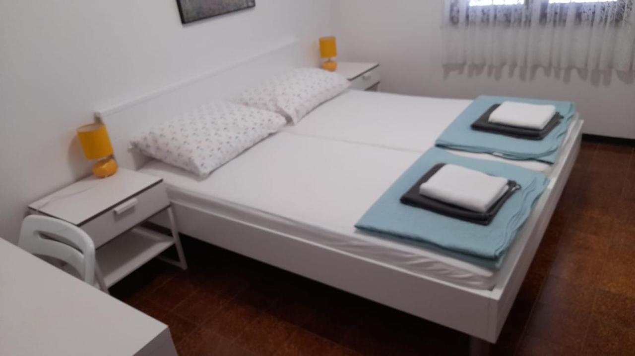 Apartments Marta Rogoznica  Bagian luar foto
